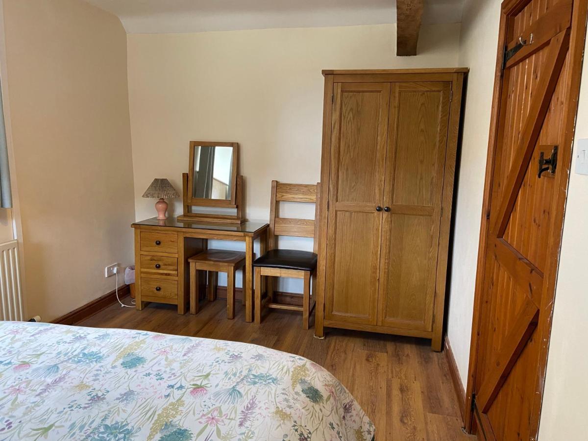 Tupenny Cottage, Old Mill Farm, Cotswold Water Park Cirencester Exteriér fotografie