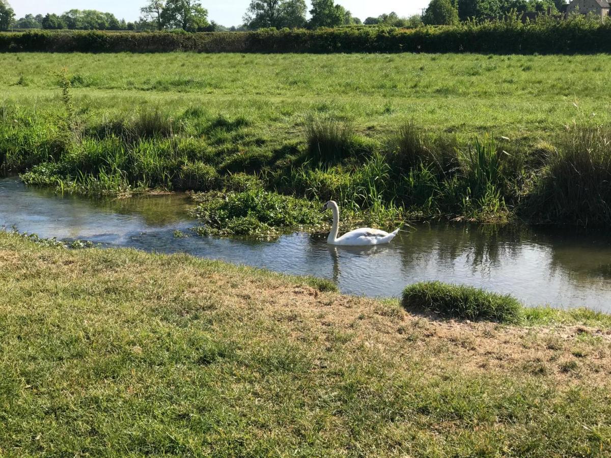 Tupenny Cottage, Old Mill Farm, Cotswold Water Park Cirencester Exteriér fotografie